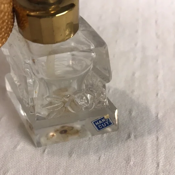 Vintage Hand Cut Glass Perfume Bottle with Atomizer - EMPTY - Picture 2 of 5